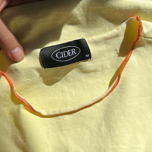 CIDER GUMMY BEAR DADDY EMBRIODERED GRAPHIC CROP TOP TEE - Picture 2 of 3